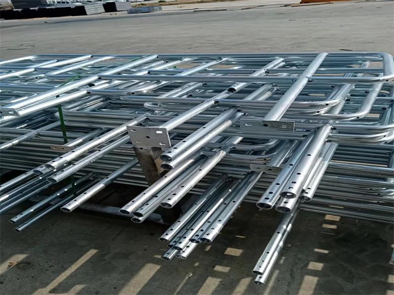 公路護欄鍍鋅產(chǎn)品展示